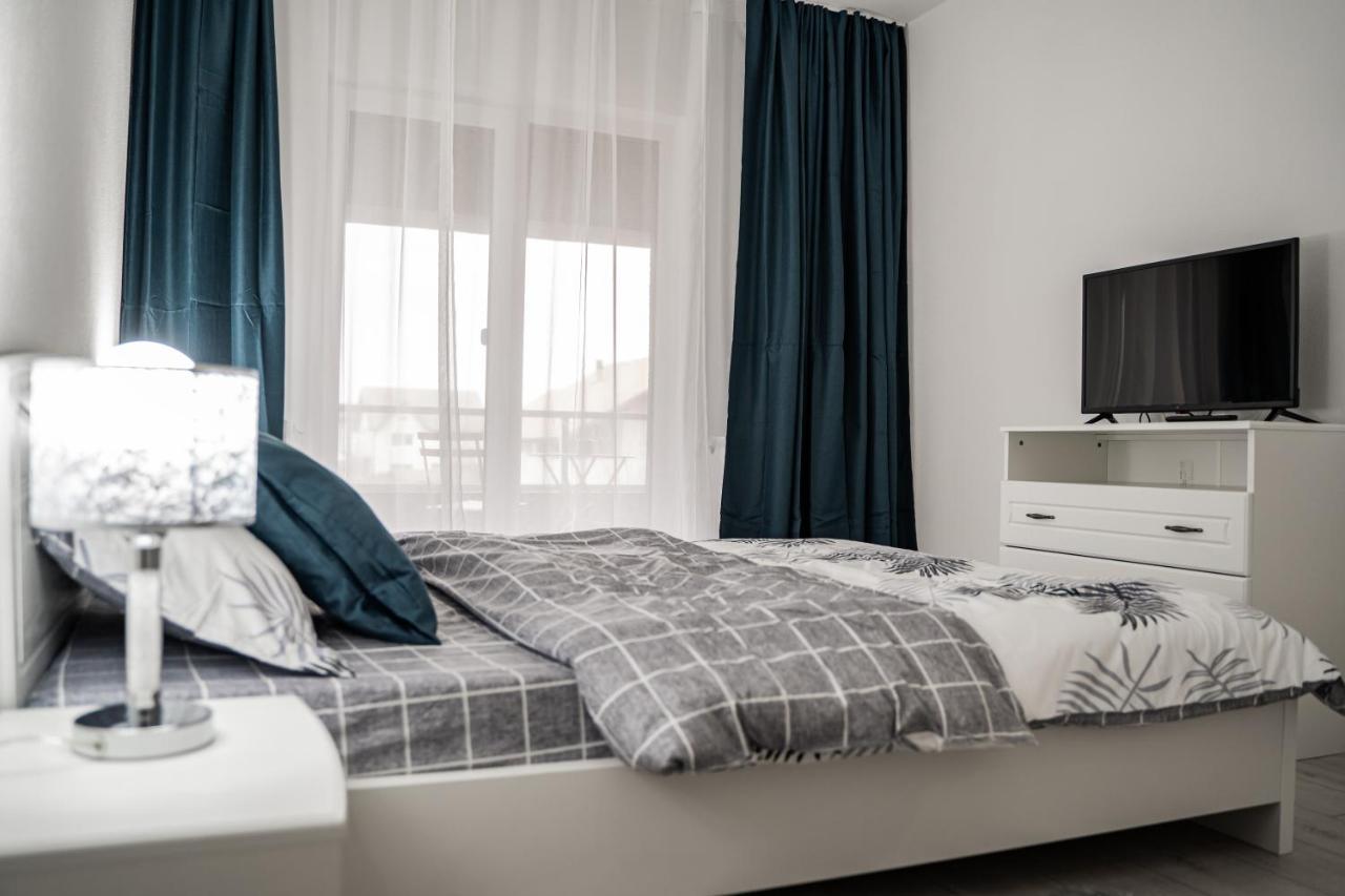 Modern Apartment In Dumbravita Dumbravita  Екстериор снимка