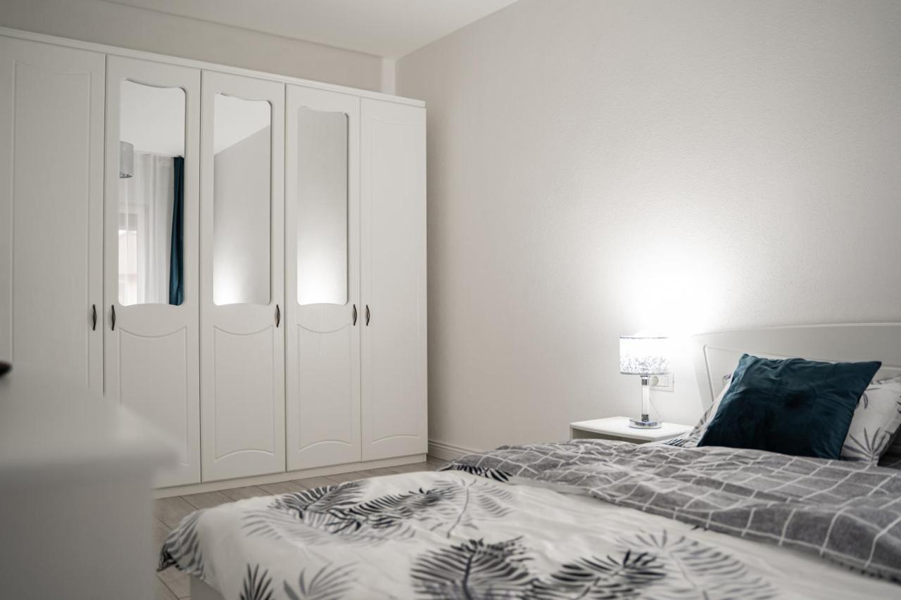 Modern Apartment In Dumbravita Dumbravita  Екстериор снимка