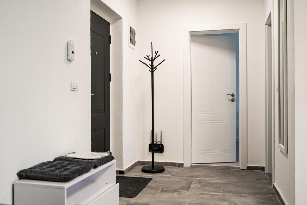 Modern Apartment In Dumbravita Dumbravita  Екстериор снимка
